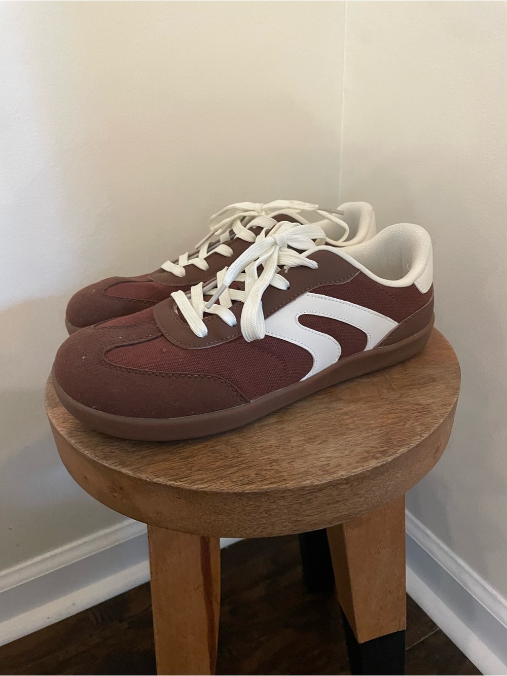 Hobibear Women's Orchid Barefoot Sneakers